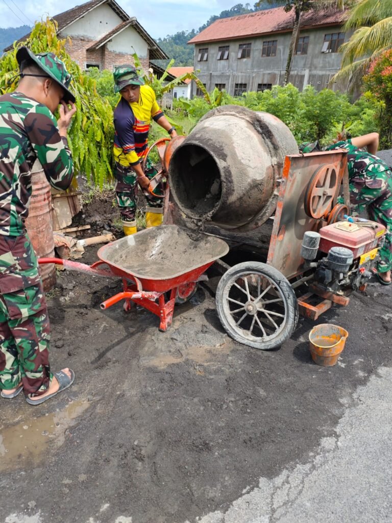 elaksanaan TNI Manunggal Membangun Desa (TMMD) Ke-126 Kodim 0818/Malang-Batu terus menunjukkan hasil positif. Hingga pekan ini, Satuan Yonzipur 5/Abw berhasil menuntaskan sekitar 75 persen pekerjaan drainase di Dusun Karajan 1B, Desa Lebakharjo, Kecamatan Ampelgading, Kabupaten Malang.