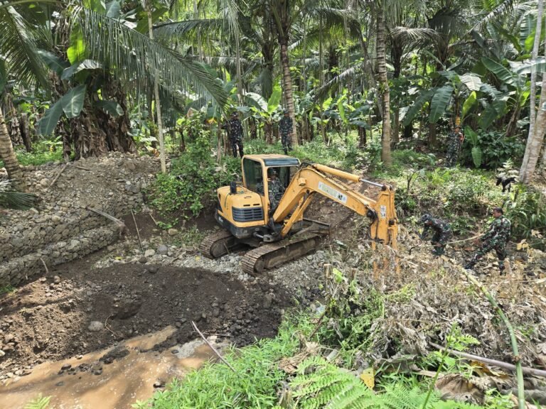 Salah satu kegiatan utama yang sedang dikerjakan yaitu normalisasi saluran irigasi di Dusun Lebaksari, Desa Lebakharjo, Kecamatan Ampelgading, Kabupaten Malang.