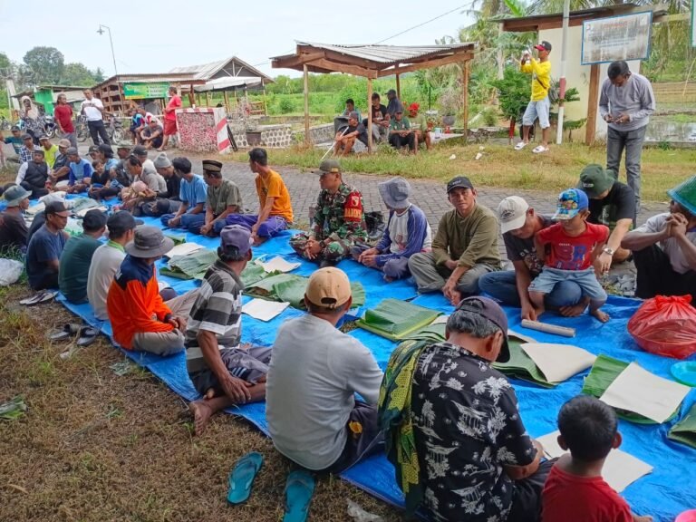 Babinsa Kradenan Monitoring Kegiatan Bubak Bumi Kelompok Tani Margo Mulyo Tahun 2025