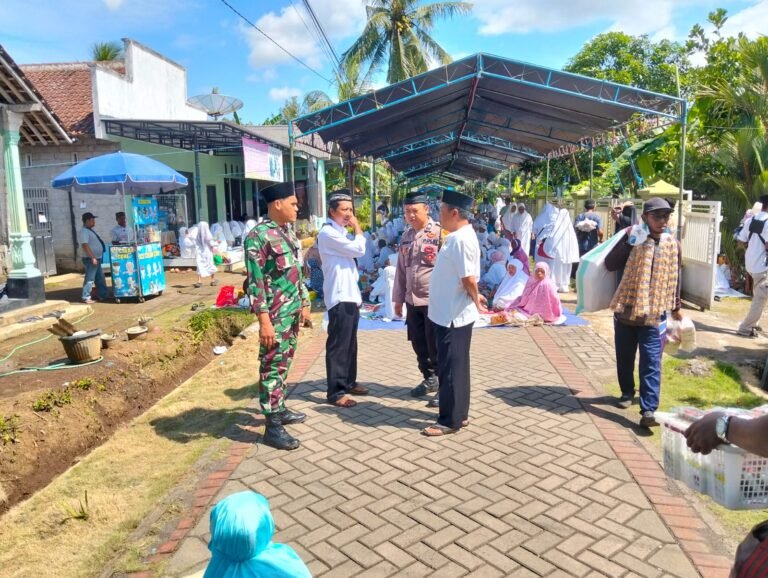 Babinsa Kradenan Monitoring Kegiatan Istigosah Dzikru Safa’ah Bersama Warga
