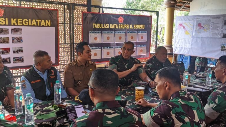 Pangdam V/Brawijaya Tinjau Langsung Posko Semeru, Tegaskan Percepatan Penanganan Bencana