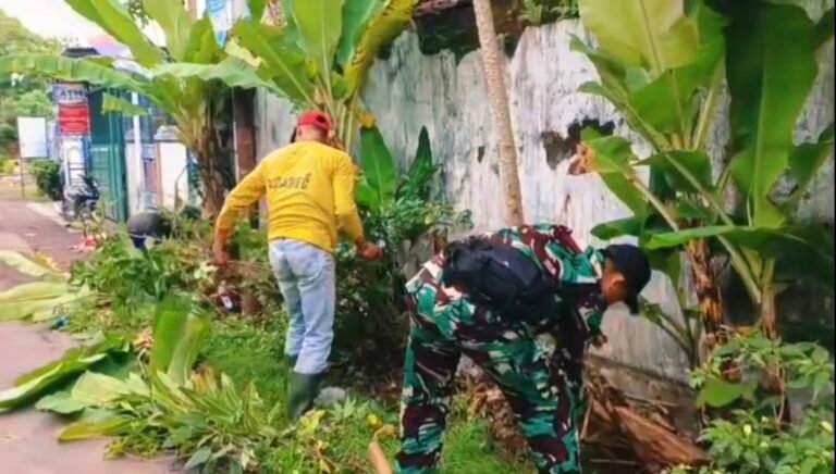 Babinsa Kradenan Ajak Warga Peduli dan Jaga Kebersihan Lingkungan