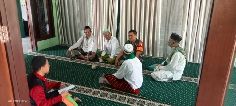 Babinsa Desa Kradenan Tingkatkan Pembinaan Teritorial Melalui Komsos dengan Tokoh Agama