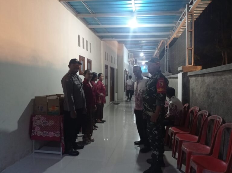 Babinsa Desa Sidorejo Serma Kusmadi Laksanakan Pengamanan Ibadah Natal
