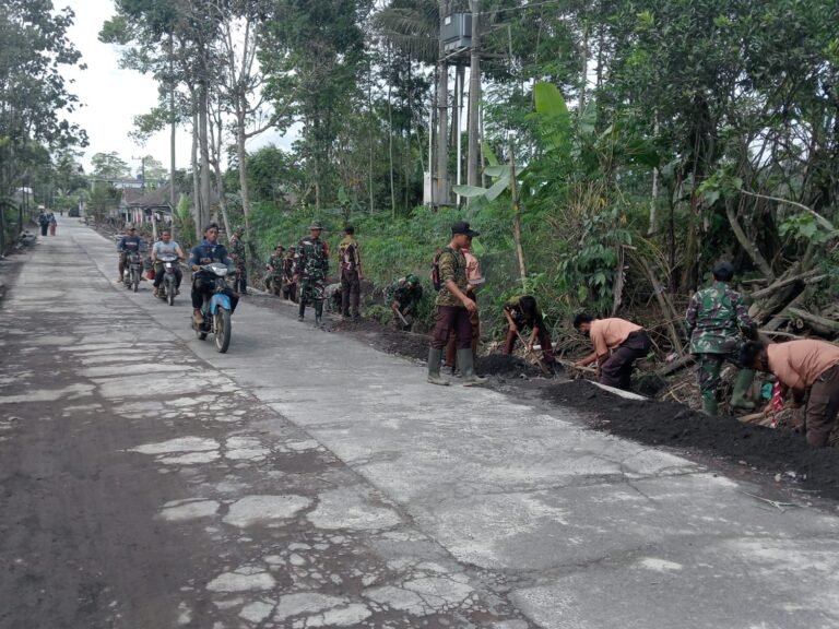 Sinergi Gulbencal dan Pramuka Saka Wira Kartika, Perkuat Mitigasi dengan Pendalaman Drainase di Dusun Sumbersari