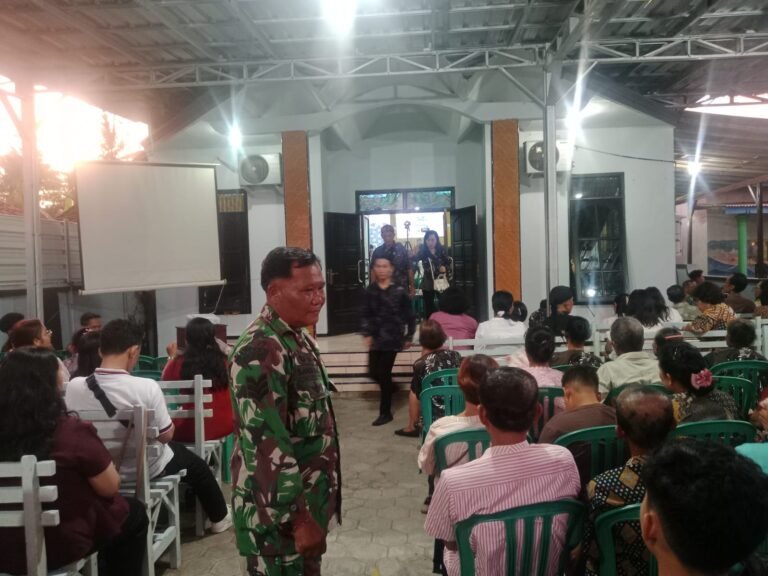 Babinsa Desa Grajagan Laksanakan Pengamanan Ibadah Natal di Gereja GKAI Grajagan Pantai