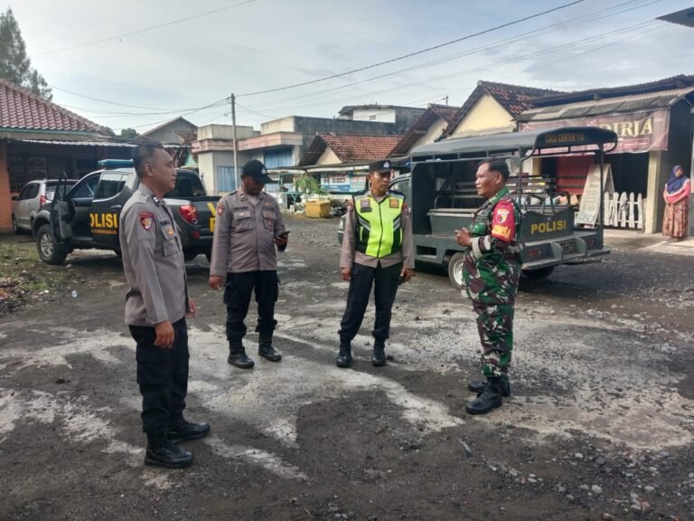 Babinsa Desa Grajagan Serka Suhadi Laksanakan Patroli Wilayah Bersama Polsek Purwoharjo
