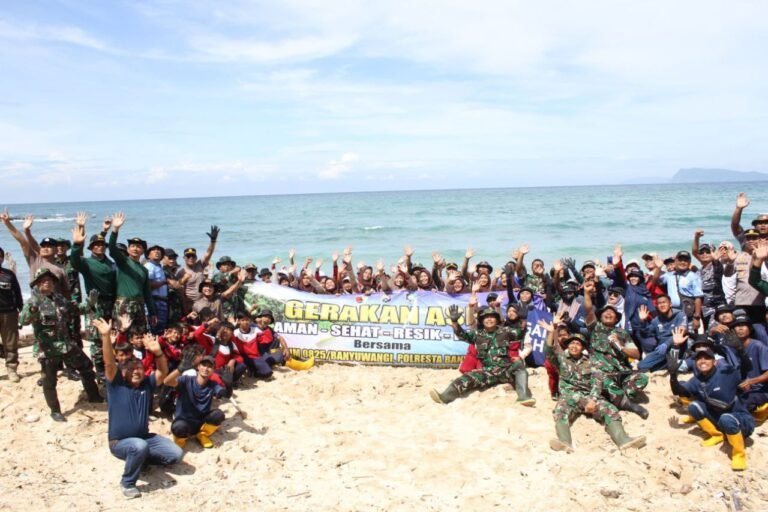 Aksi Nyata di Pantai Pancur Kodim 0825/Banyuwangi dan Warga Bersatu Lewat Gerakan ASRI*