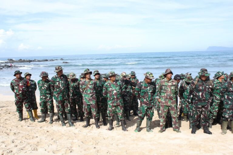 Kodim 0825 Banyuwangi Bersihkan Pantai Pancur Alas Purwo Lewat Gerakan “ASRI”