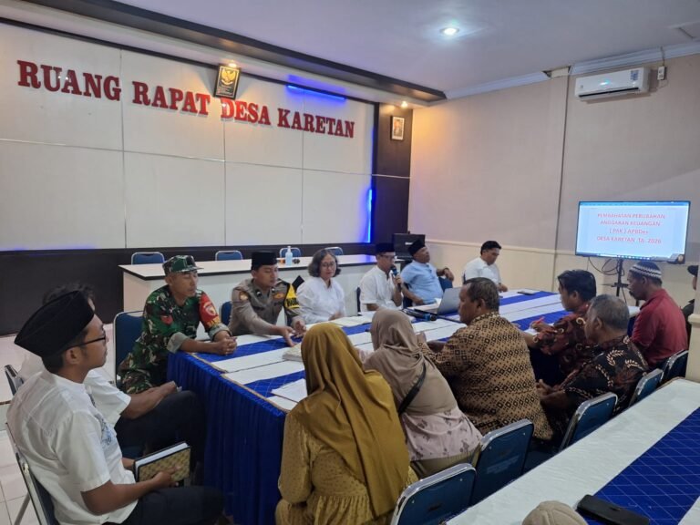 BABINSA DESA KARETAN HADIRI RAPAT MUSYAWARAH DESA (MUSDES)