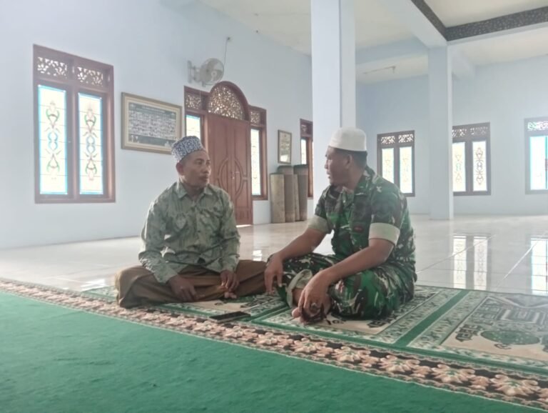 Mudah-mudahan Berkah” Kata Warga Saat Prajurit TMMD Temani Ngobrol Sore