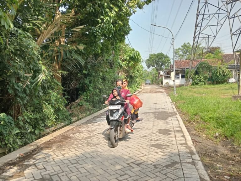 Dari Jalan Tanah Berbatu Jadi Paving Idaman: TMMD Kodim 0819/Pasuruan Wujudkan Mimpi Warga